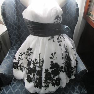 Mori Lee - White Strapless Aline Prom Dress-Size10